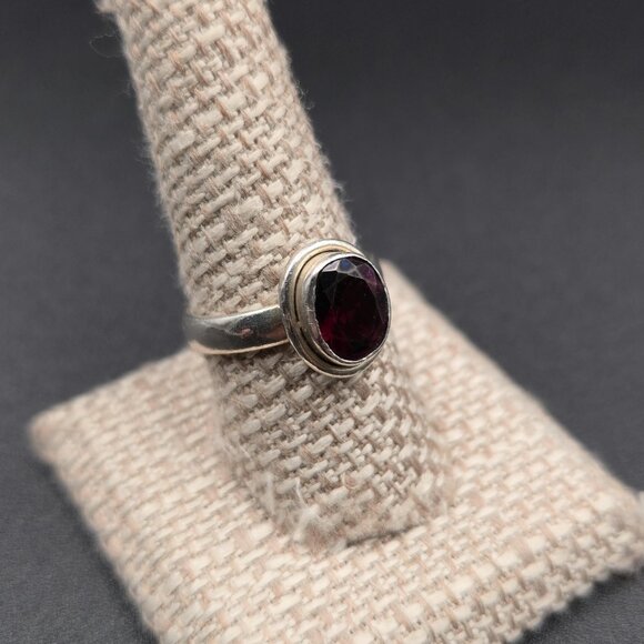 Size 9 Sterling Silver Oval Very Deep Dark Garnet Gem Band Ring A6113 - Picture 3 of 9